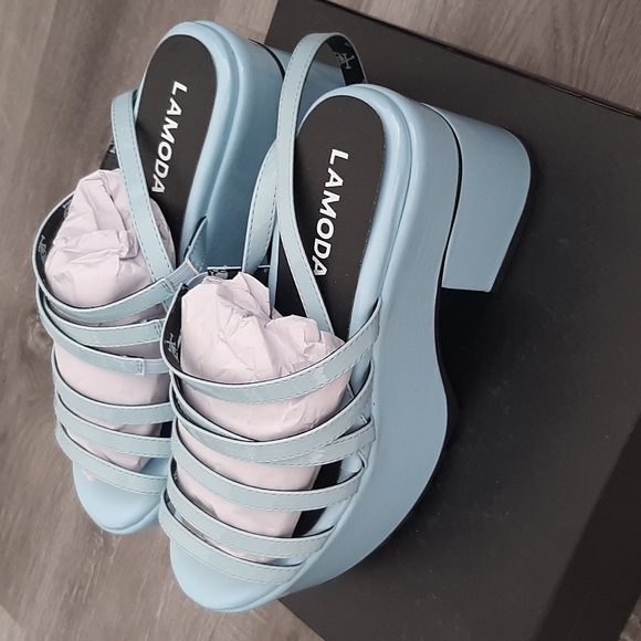 Lamoda Chunky Platform Sandals - Picture 2 of 3